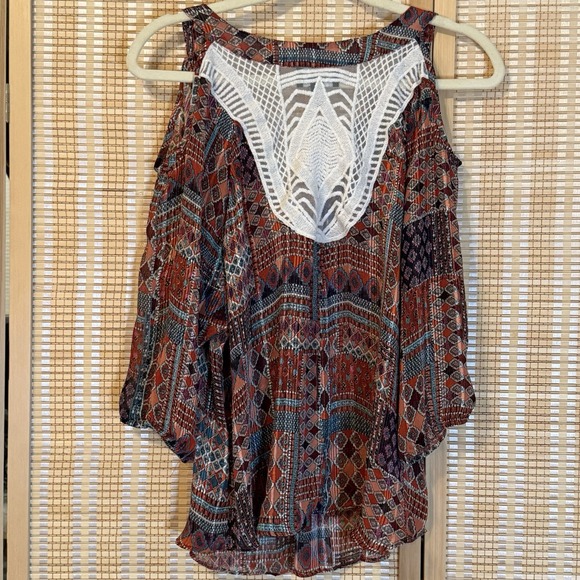 By & By Womens L Tunic‎ Cold Shoulder Laced Back Geometric Boho Whimsical Fairy - Picture 3 of 9